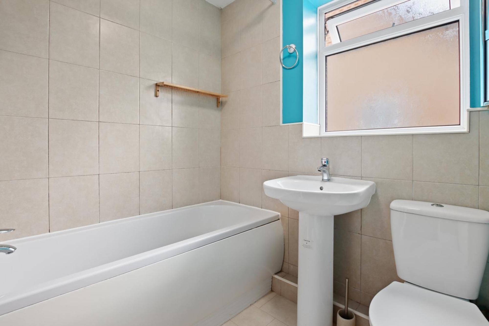 Luxurious 2-Bedroom Haven In Vibrant Robinhood: Ideal For Business Or Leisure Stay Nottingham Exterior foto